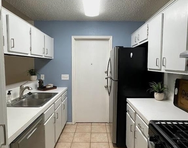 1808 Prairie Knoll Ct - Photo Thumbnail 4