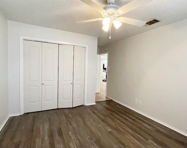 1808 Prairie Knoll Ct - Photo Thumbnail 13