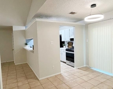 1808 Prairie Knoll Ct - Photo Thumbnail 11