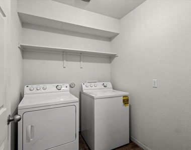 376 Musgrav Ave - Photo Thumbnail 15