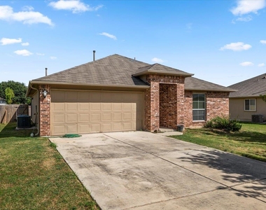 376 Musgrav Ave - Photo Thumbnail 2