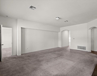 376 Musgrav Ave - Photo Thumbnail 8