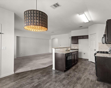 376 Musgrav Ave - Photo Thumbnail 7