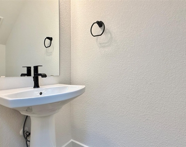 1016 Brickell Loop - Photo Thumbnail 20