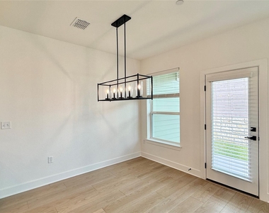 1016 Brickell Loop - Photo Thumbnail 8