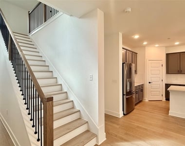 1016 Brickell Loop - Photo Thumbnail 3