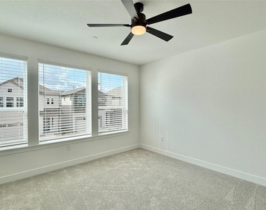 1016 Brickell Loop - Photo Thumbnail 10