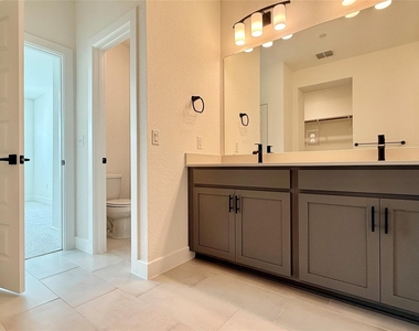 1016 Brickell Loop - Photo Thumbnail 17