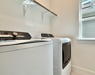 1016 Brickell Loop - Photo Thumbnail 21