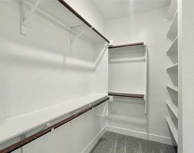 1016 Brickell Loop - Photo Thumbnail 22
