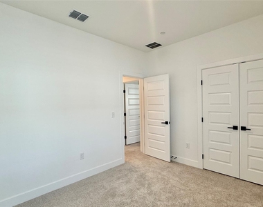 1016 Brickell Loop - Photo Thumbnail 16