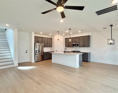 1016 Brickell Loop - Photo Thumbnail 4
