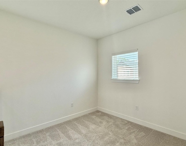 1016 Brickell Loop - Photo Thumbnail 11