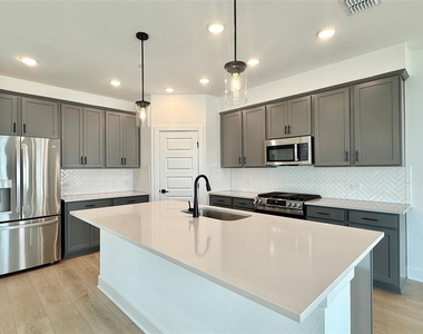 1016 Brickell Loop - Photo Thumbnail 7