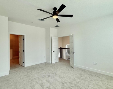 1016 Brickell Loop - Photo Thumbnail 9