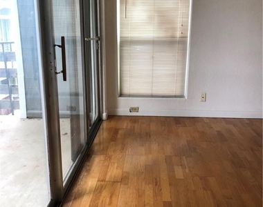 112 W 38th St - Photo Thumbnail 2