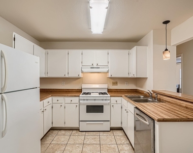 5937 Nw Kevin Kelly Pl - Photo Thumbnail 4