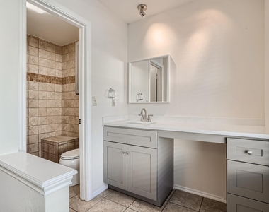 5937 Nw Kevin Kelly Pl - Photo Thumbnail 7