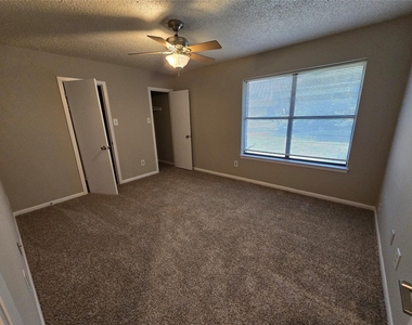 402 Greenwood Dr - Photo Thumbnail 14