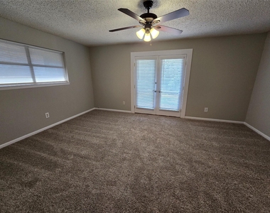 402 Greenwood Dr - Photo Thumbnail 20