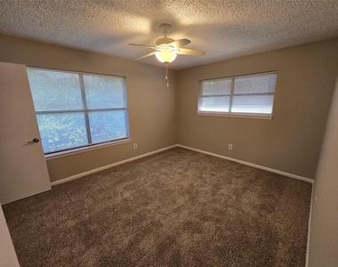 402 Greenwood Dr - Photo Thumbnail 16