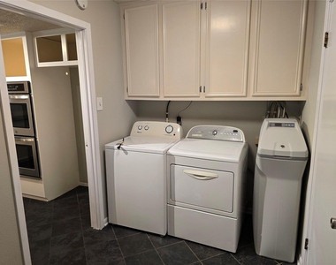 402 Greenwood Dr - Photo Thumbnail 12