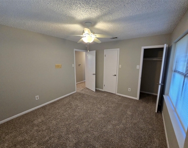 402 Greenwood Dr - Photo Thumbnail 17
