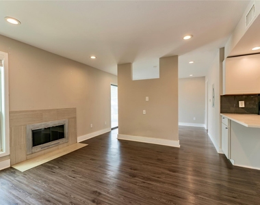 935 La Posada Dr - Photo Thumbnail 12