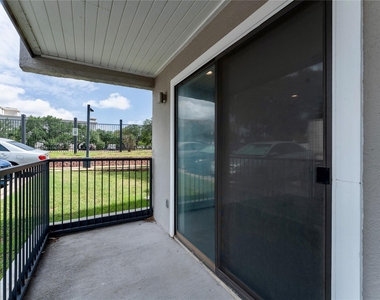 935 La Posada Dr - Photo Thumbnail 20