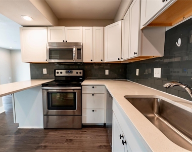 935 La Posada Dr - Photo Thumbnail 9