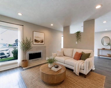 935 La Posada Dr - Photo Thumbnail 2