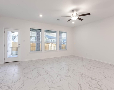 309 Barton Oak Trl - Photo Thumbnail 7
