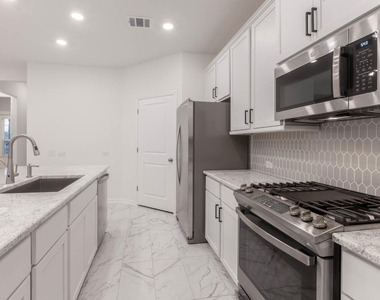 309 Barton Oak Trl - Photo Thumbnail 4