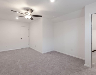 309 Barton Oak Trl - Photo Thumbnail 17