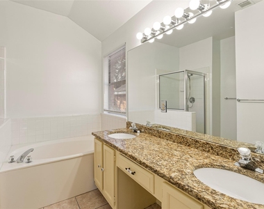 13216 Bennington Ln - Photo Thumbnail 16