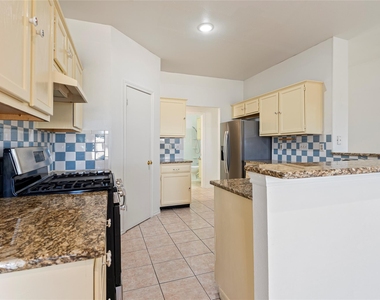 13216 Bennington Ln - Photo Thumbnail 12