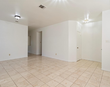 13216 Bennington Ln - Photo Thumbnail 3