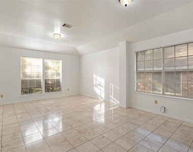 13216 Bennington Ln - Photo Thumbnail 2