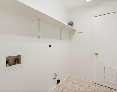 13216 Bennington Ln - Photo Thumbnail 5