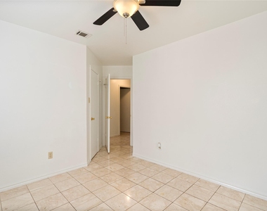 13216 Bennington Ln - Photo Thumbnail 9
