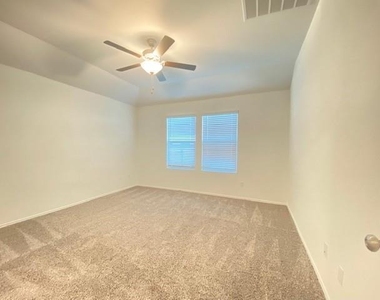 426 Bluejack Way - Photo Thumbnail 7
