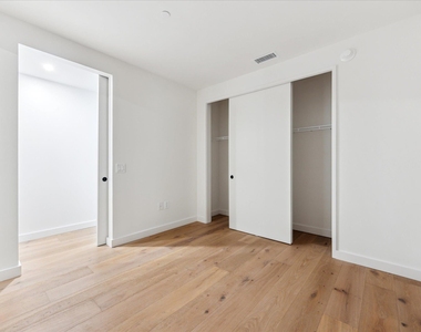610 Davis St - Photo Thumbnail 11