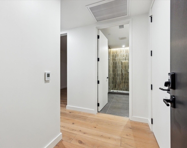 610 Davis St - Photo Thumbnail 10