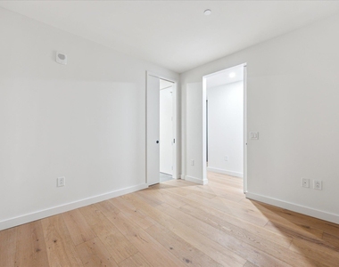 610 Davis St - Photo Thumbnail 12