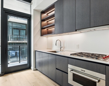 610 Davis St - Photo Thumbnail 8