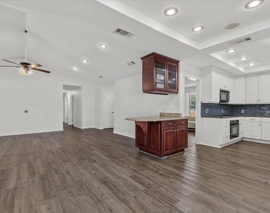 6725 The Outer Ave - Photo Thumbnail 10