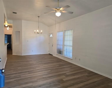 8701 Weiser Dr - Photo Thumbnail 3