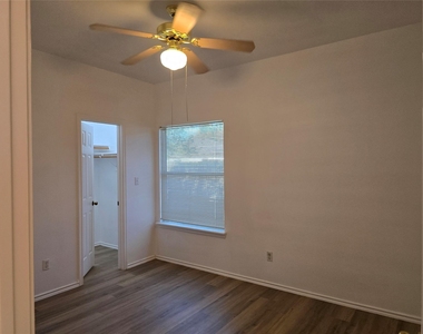 8701 Weiser Dr - Photo Thumbnail 23