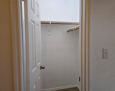 8701 Weiser Dr - Photo Thumbnail 24