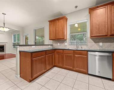 5105 Hibiscus Valley Dr - Photo Thumbnail 10